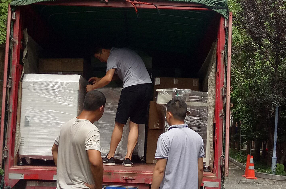 臺州客戶SMT設(shè)備專車送貨，貨到上門安裝調(diào)試
