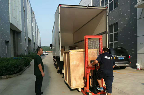 徐州客戶SMT設(shè)備專車送貨，貨到上門安裝調(diào)試