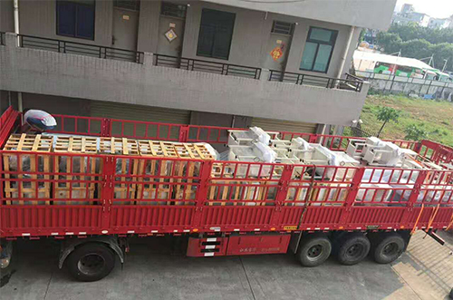 湖州客戶SMT設(shè)備專車送貨，貨到上門安裝調(diào)試