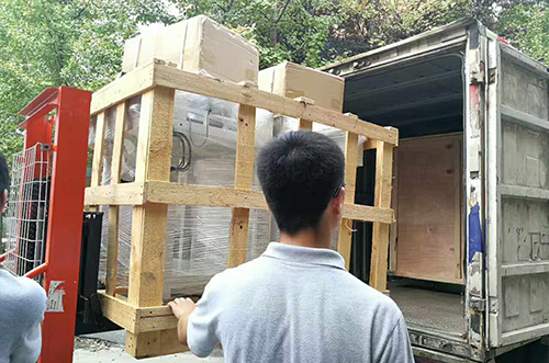 鎮(zhèn)江客戶(hù)SMT設(shè)備專(zhuān)車(chē)送貨，貨到上門(mén)安裝調(diào)試