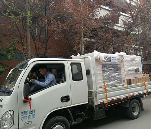 溫州客戶SMT設(shè)備專車送貨，貨到上門安裝調(diào)試