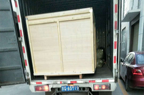 重慶客戶SMT設(shè)備專車送貨，貨到上門安裝調(diào)試