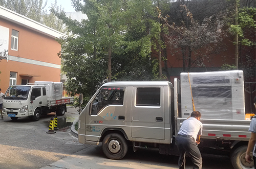 紹興客戶SMT設(shè)備專車送貨，貨到上門安裝調(diào)試1