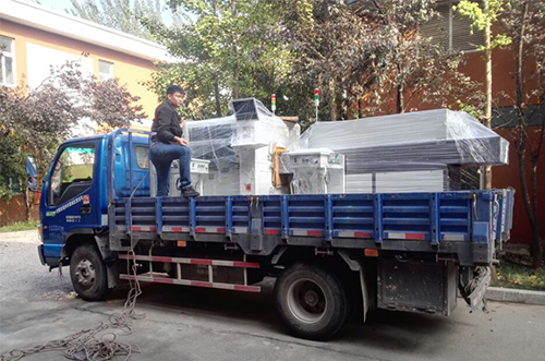 嘉善客戶(hù)SMT設(shè)備專(zhuān)車(chē)送貨，貨到上門(mén)安裝調(diào)試