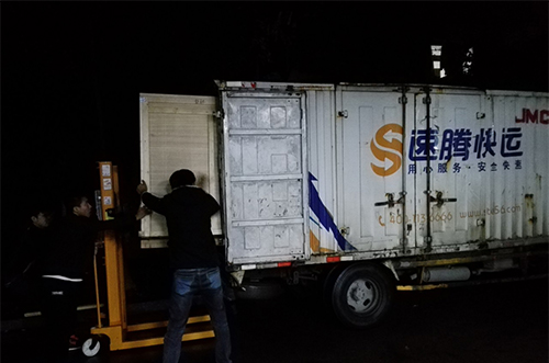 湛江客戶SMT設(shè)備專車送貨，貨到上門安裝調(diào)試